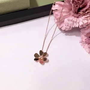 $39.00,2019 New Cheap AAA Quality Van Cleef&Arpels Necklace For Women # 199074