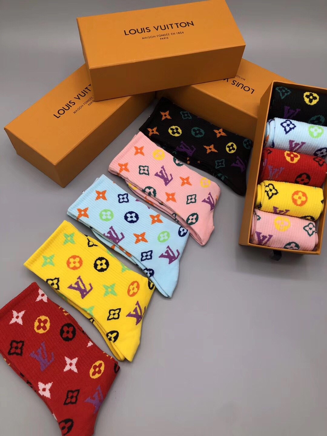 Cheap 2020 Cheap Unisex Louis Vuitton Socks 5 Pairs Per Box # 215966,$26 [FB215966] - Designer ...