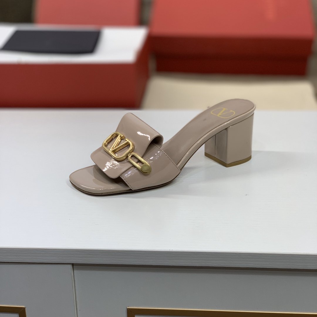 Cheap 2020 Cheap Valentino Rockstud Sandals For Women Cheap 2020 Cheap Valentino Rockstud Sandals For Women