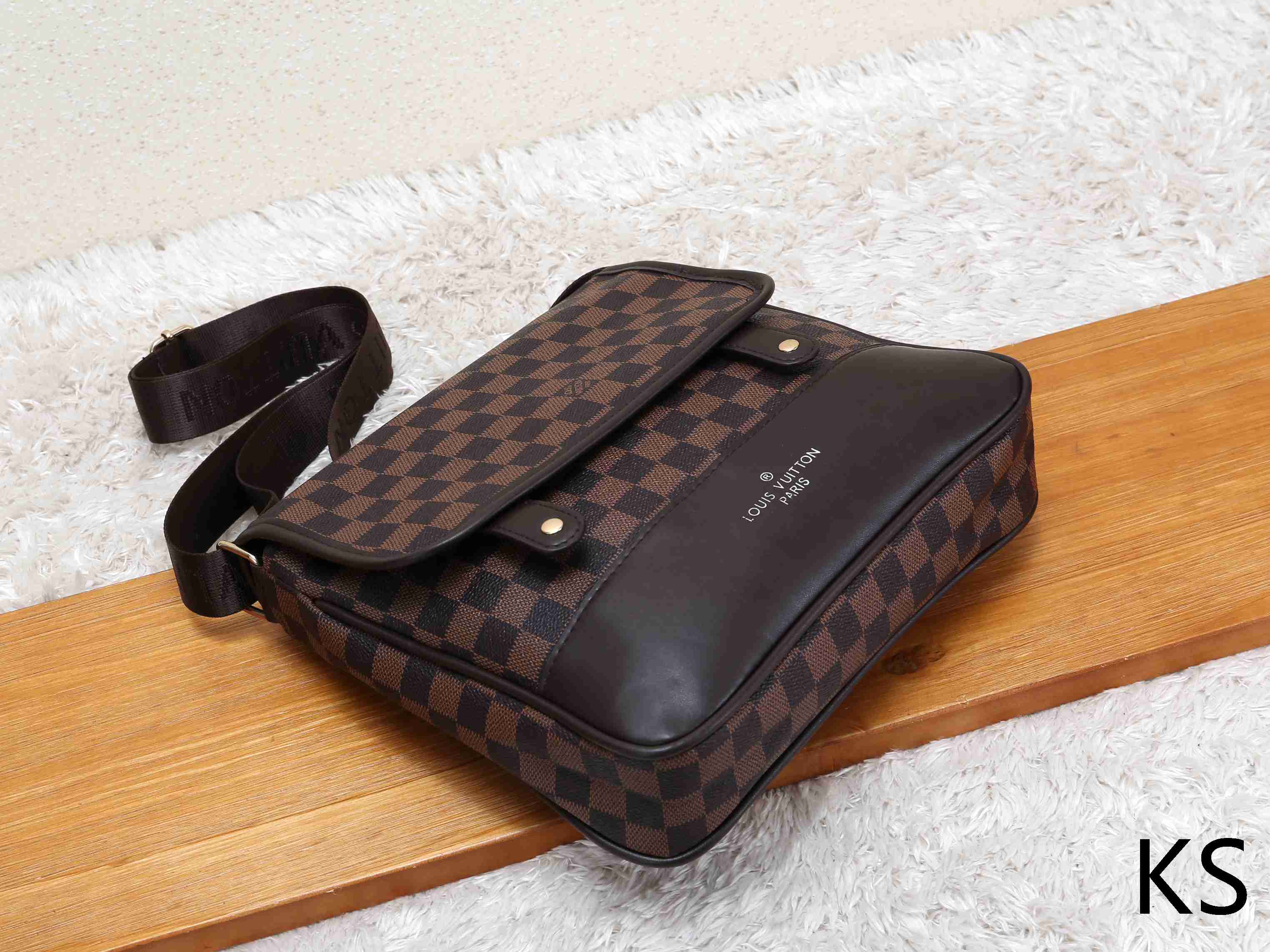 Louis Vuitton Womens Messenger Bags For Women's