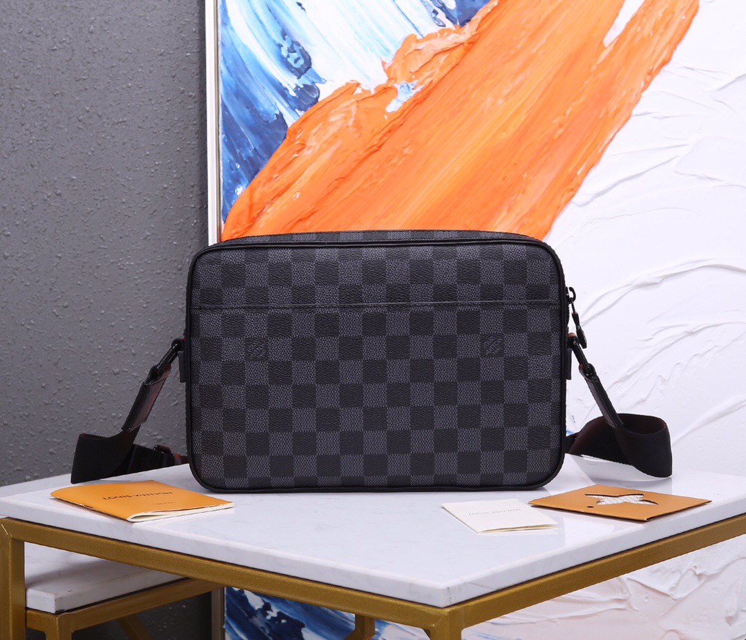 Louis Vuitton Men's Bag 2020