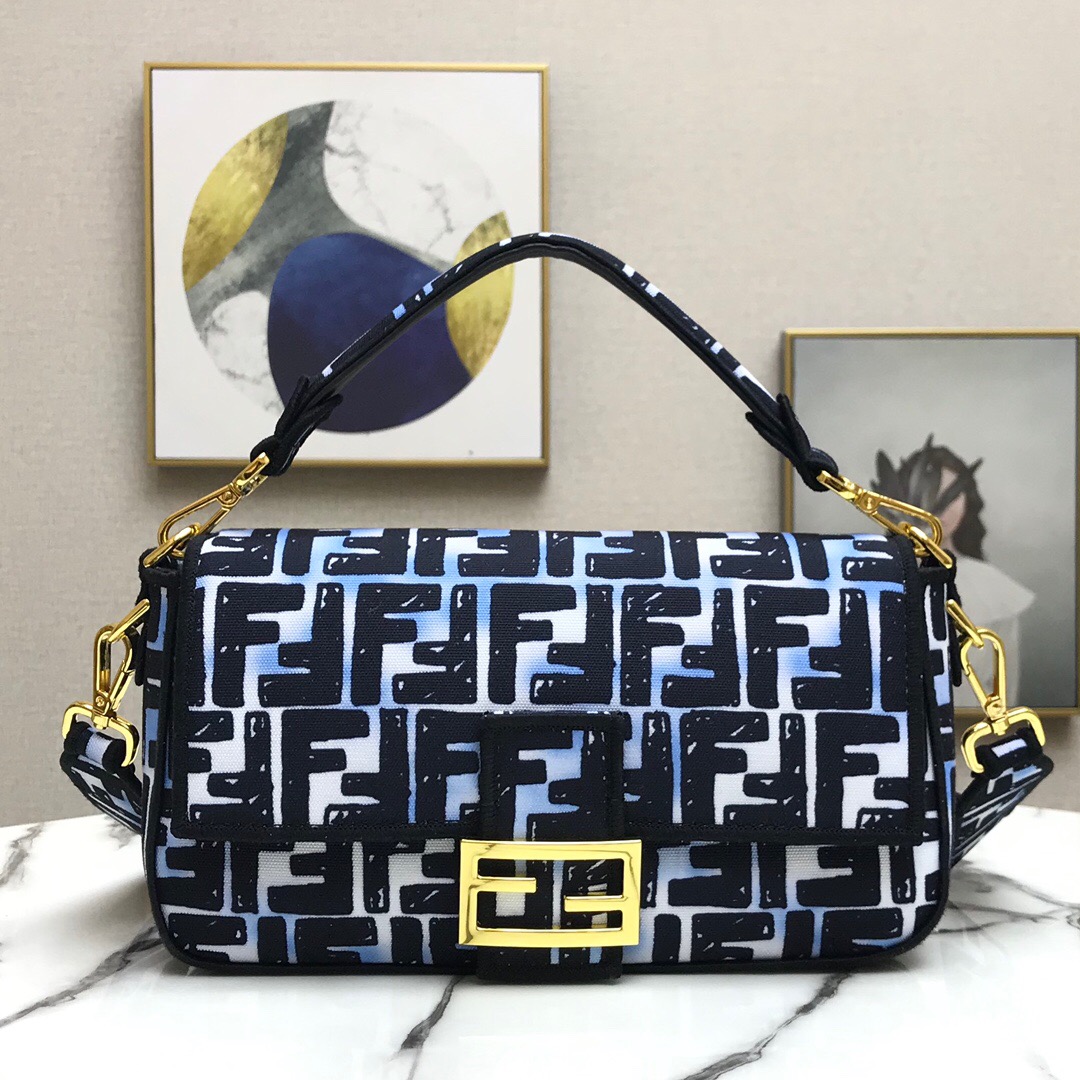 How Much Is A Fendi Purse Worth In Adopt | Paul Smith