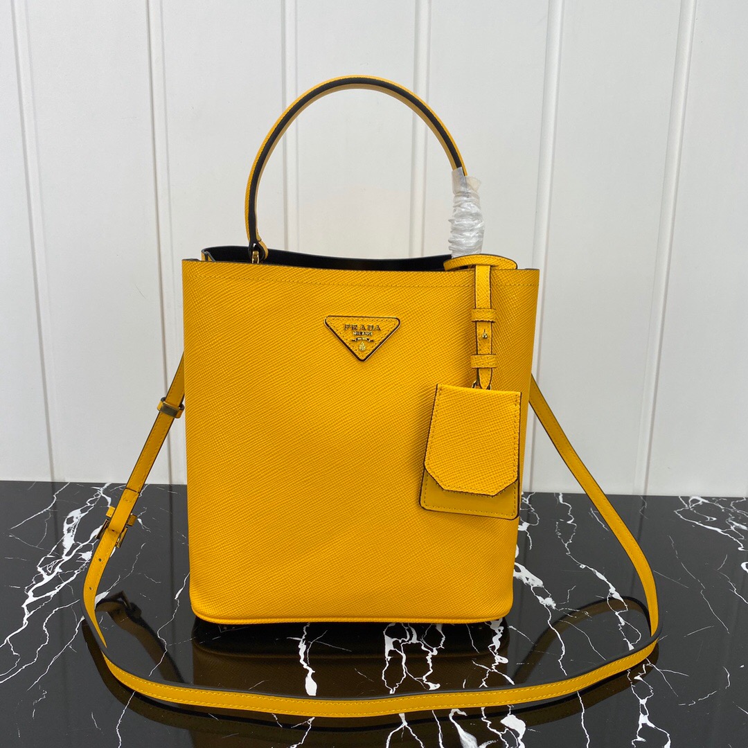 prada pocketbooks