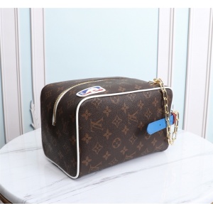 $89.00,Louis Vuitton x NBA Cloakroom Dopp Kit Monogram Bag # 232748
