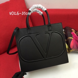 $105.00,2021 Valentino Handbags For Women # 236497