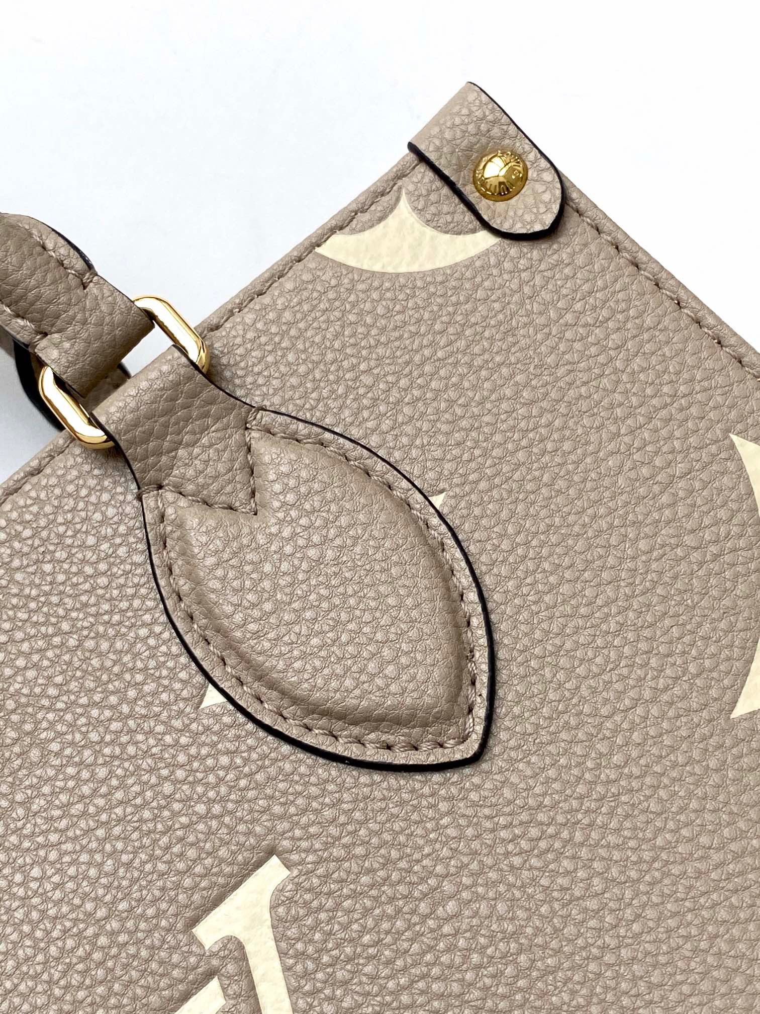 Louis Vuitton Plane Shaped Handbag For $39,000 - LoyaltyLobby