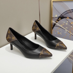 $65.00,Louis Vuitton Sandals For Women # 237899