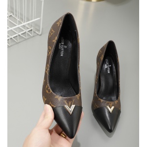 $65.00,Louis Vuitton Flat Heel Sandals For Women # 237935