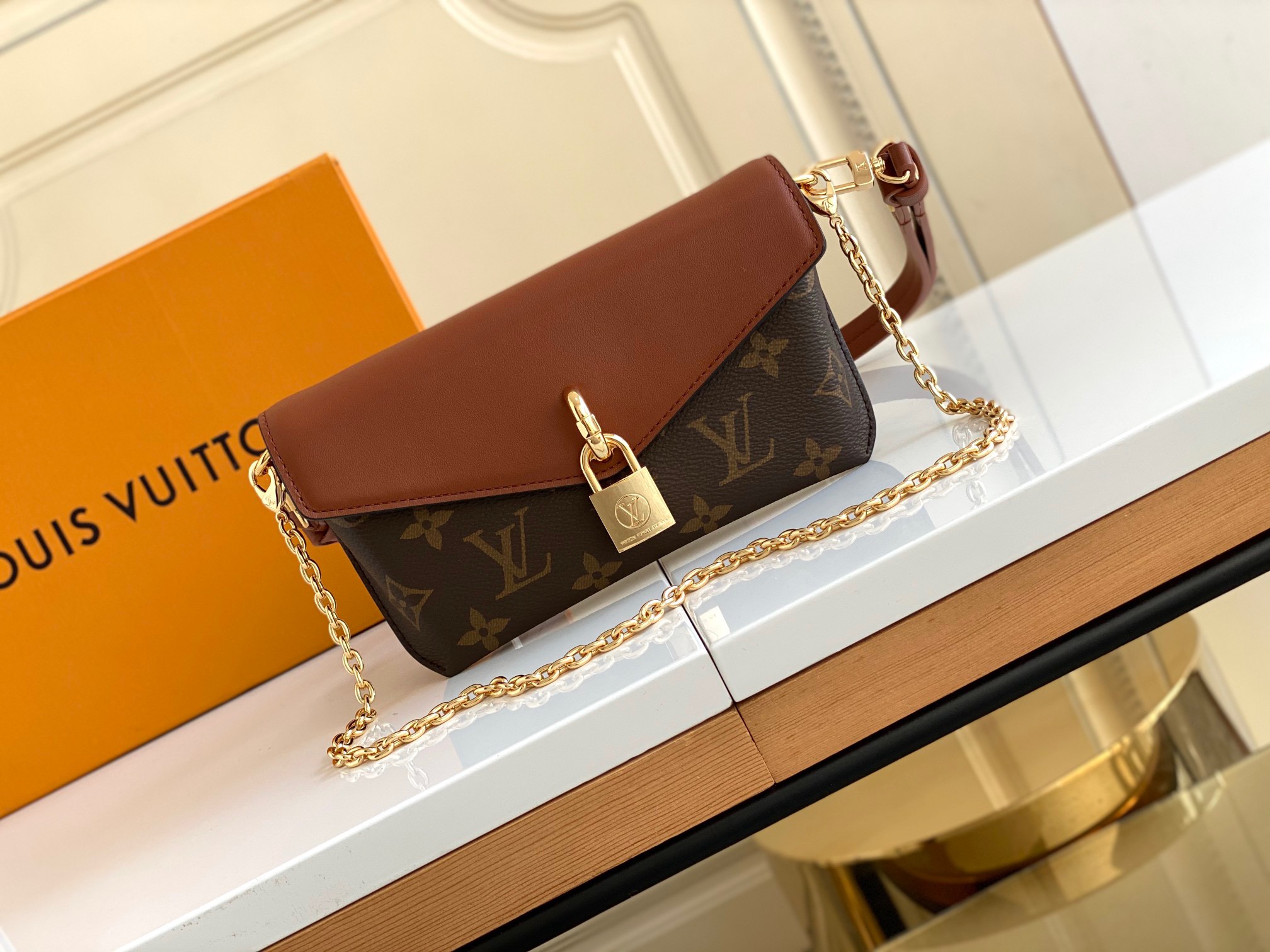 2021 Louis Vuitton 19*11*3cm Bucket Bag For Women in 247640 2021 Louis Vuitton 19*11*3cm Bucket Bag For Women in 247640, cheap LV Satchels, only $95!
