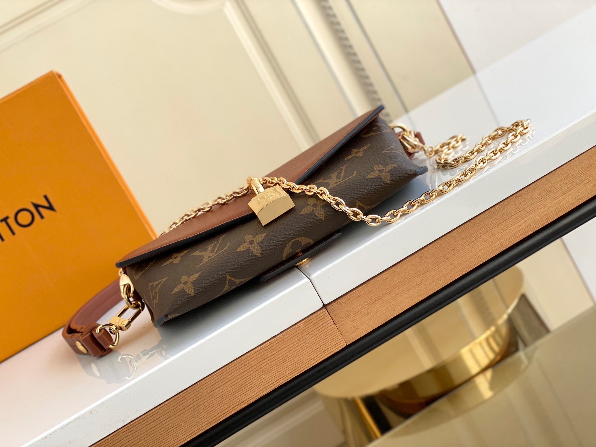 2021 Louis Vuitton 19*11*3cm Bucket Bag For Women in 247640 2021 Louis Vuitton 19*11*3cm Bucket Bag For Women in 247640, cheap LV Satchels, only $95!