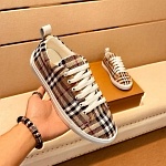 Burberry Lace Up Sneaker Unisex in 259433