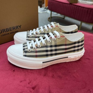 $85.00,Burberry Lace Up Sneaker For Men in 260129