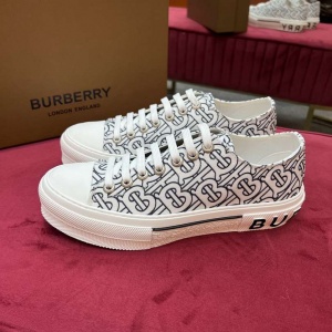$85.00,Burberry Lace Up Sneaker For Men in 260136