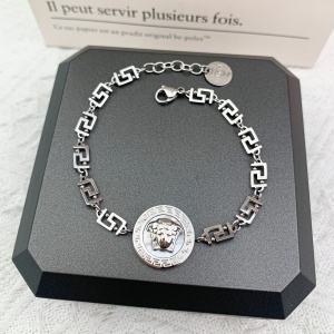 $28.00,Versace Medusa charm rolo chain bracelet  # 265272