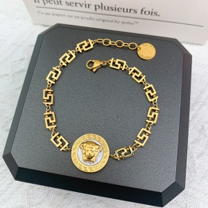 $28.00,Versace Medusa charm rolo chain bracelet  # 265273